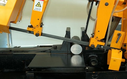 壤塘数控带锯床自动送料精度会出现偏差吗？